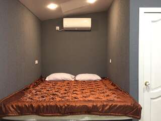 Гостевой дом Bereg Morya Guest House Machara Двухместный номер с двуспальной кроватью и дополнительной кроватью-1
